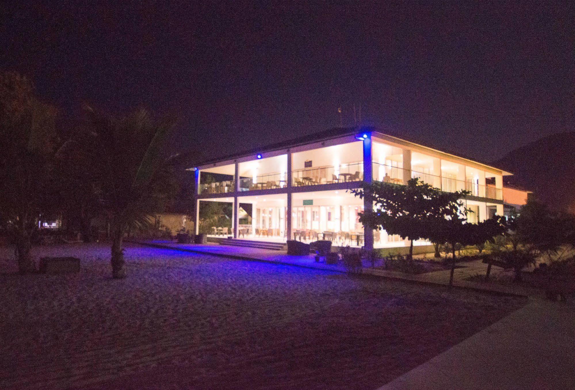 The Place Resort At Tokeh Beach Фрийтаун Екстериор снимка