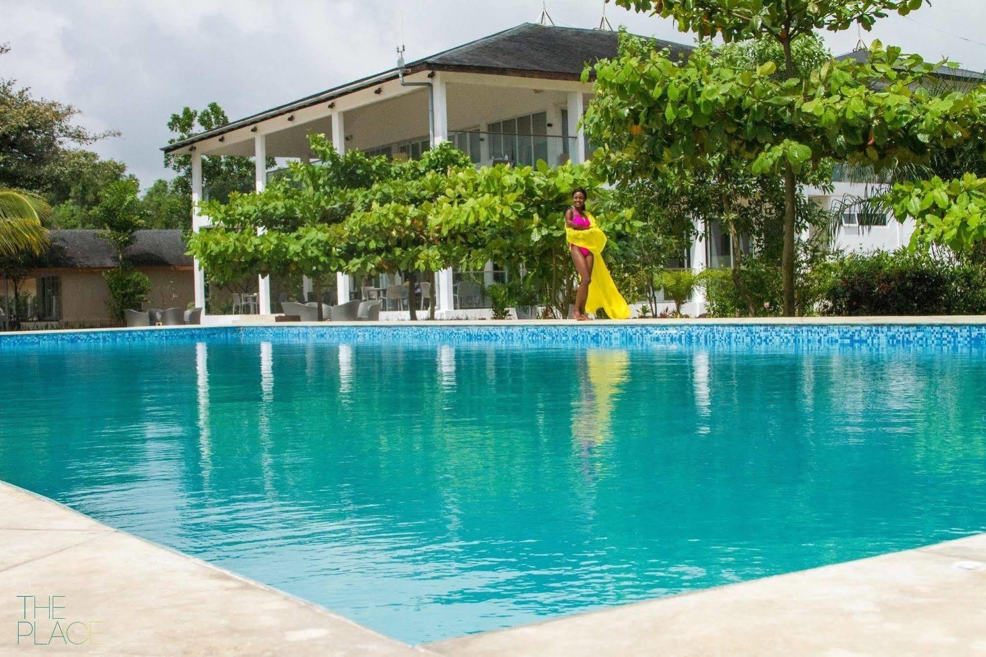 The Place Resort At Tokeh Beach Фрийтаун Екстериор снимка