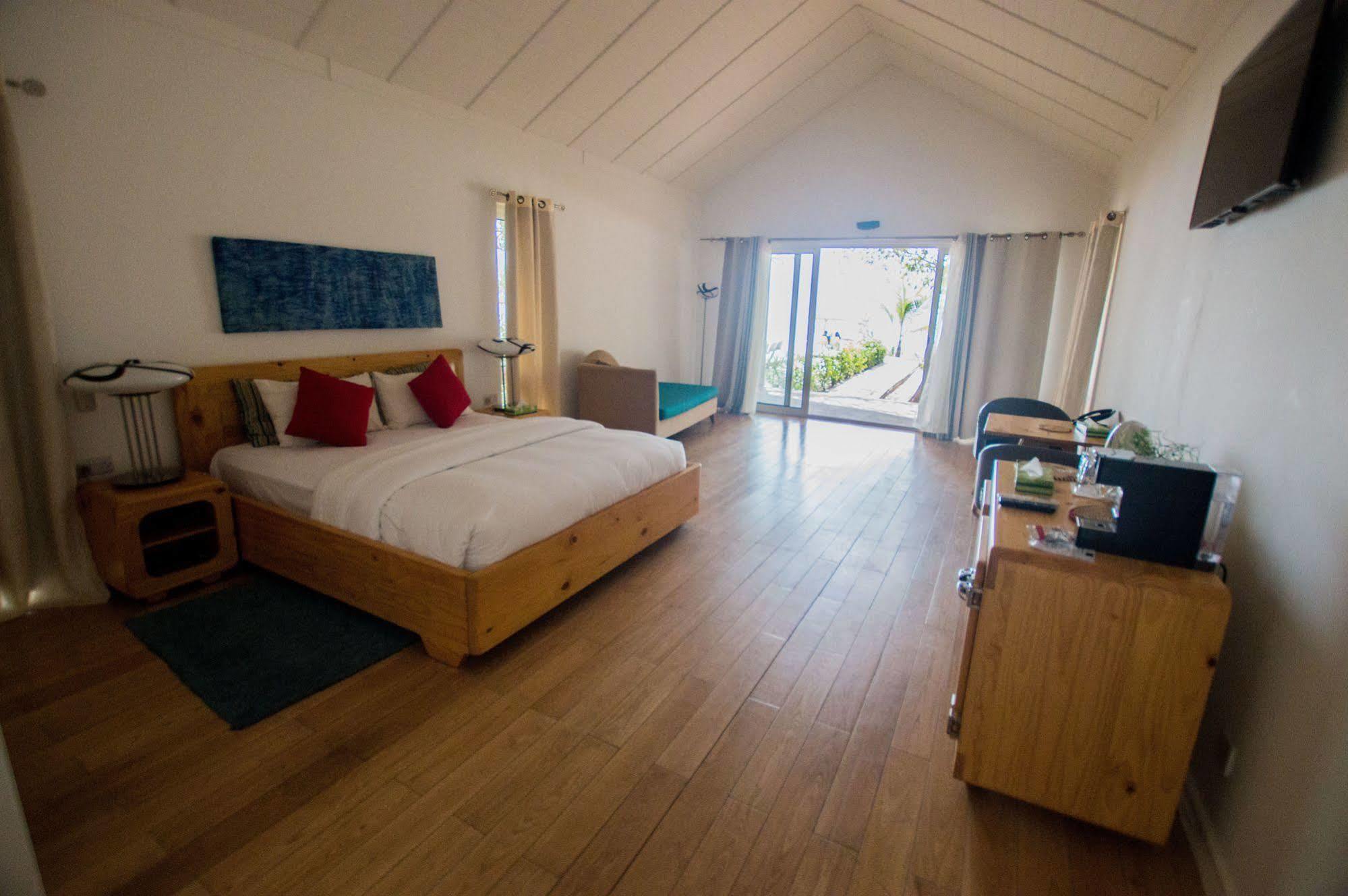 The Place Resort At Tokeh Beach Фрийтаун Екстериор снимка
